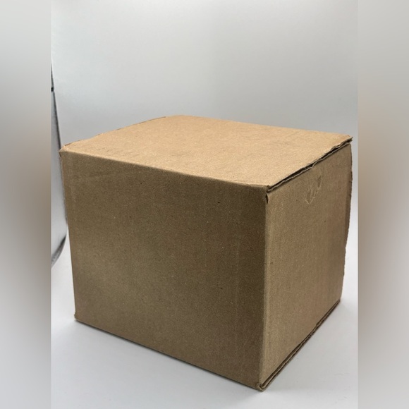 NEST Fragrances Blue Leaf Glass Candle Holder - Picture 5 of 5